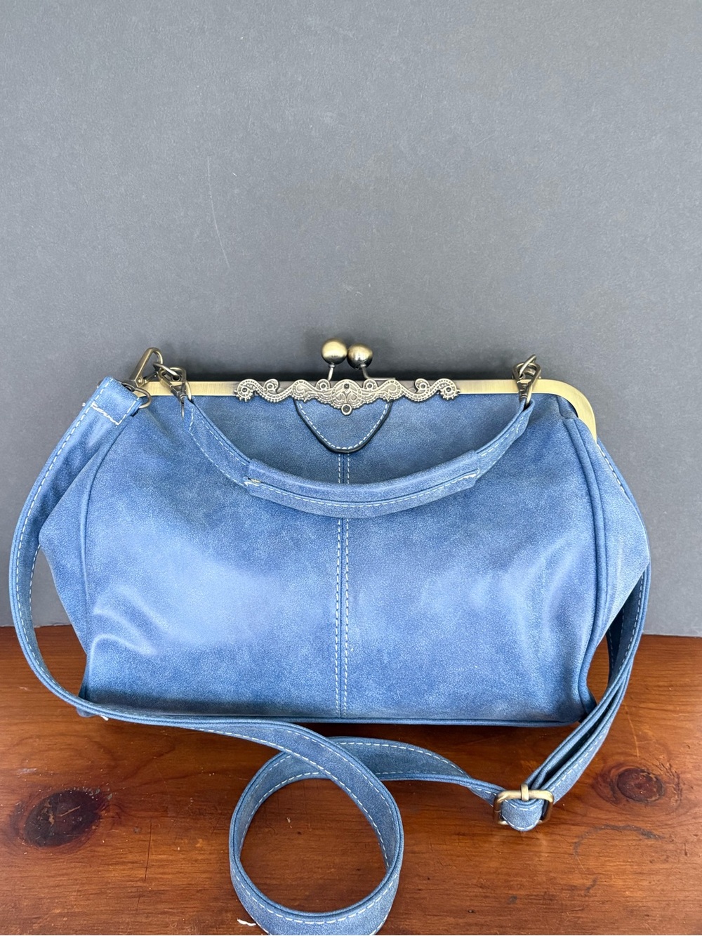 Blue Vegan Leather Kiss-Lock Crossbody Bag - Unbranded